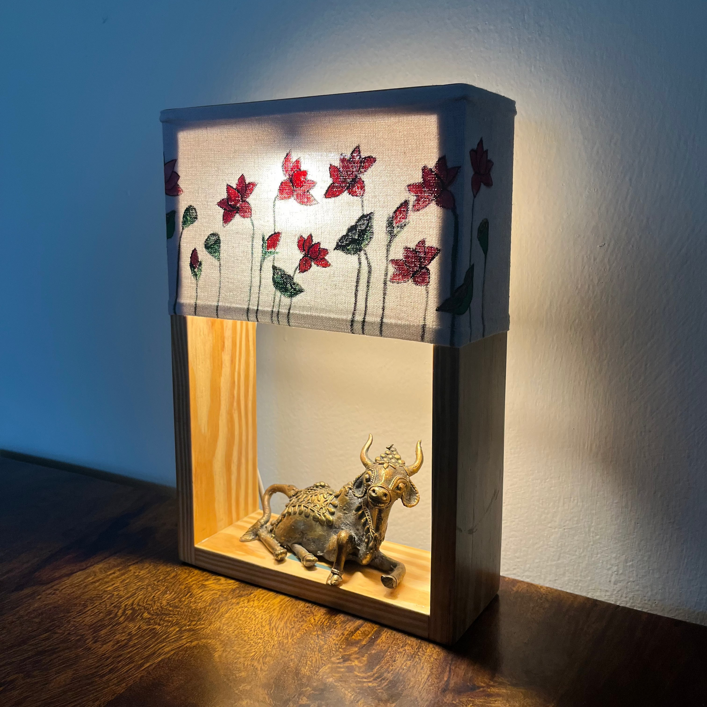 Pine Glow Lotus & Nandi Dhokra Lamp – Hand-Painted Wooden Table Lamp